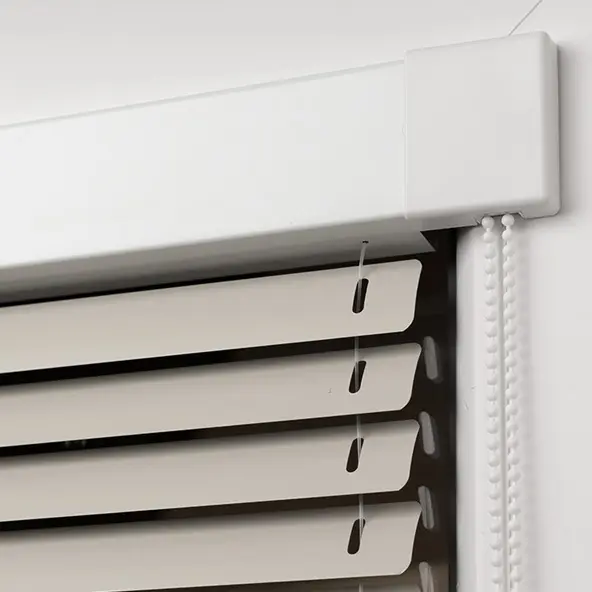 Tenda veneziana per cornice del vetro