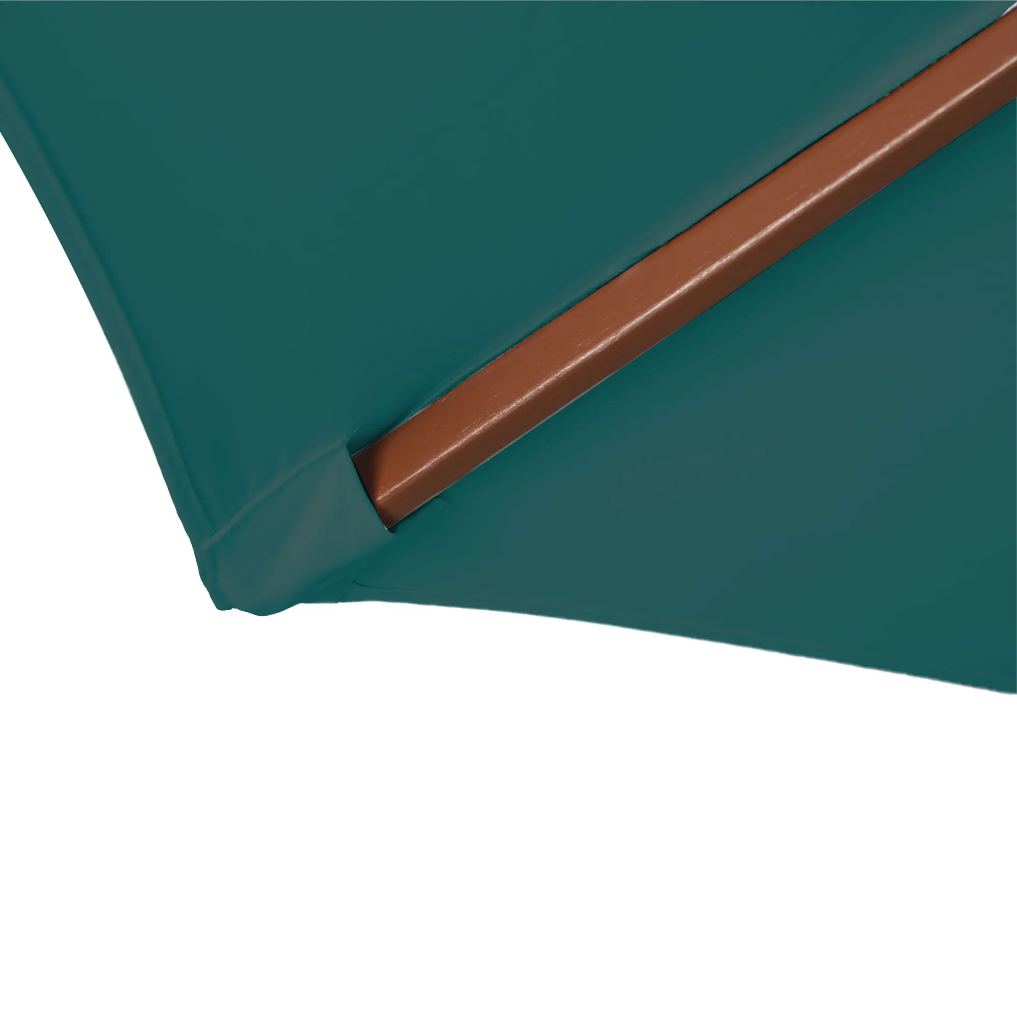 Primo piano di un ombrellone in legno pieghevole con rivestimento in tessuto