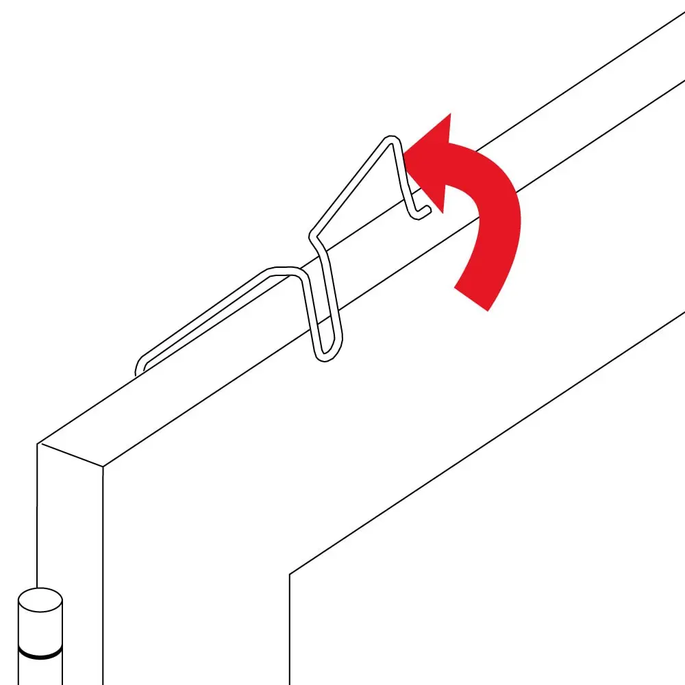 Klemmhalter für Plissees, zeigt Montage an Fensterrahmen mit Pfeil für Befestigungsrichtung