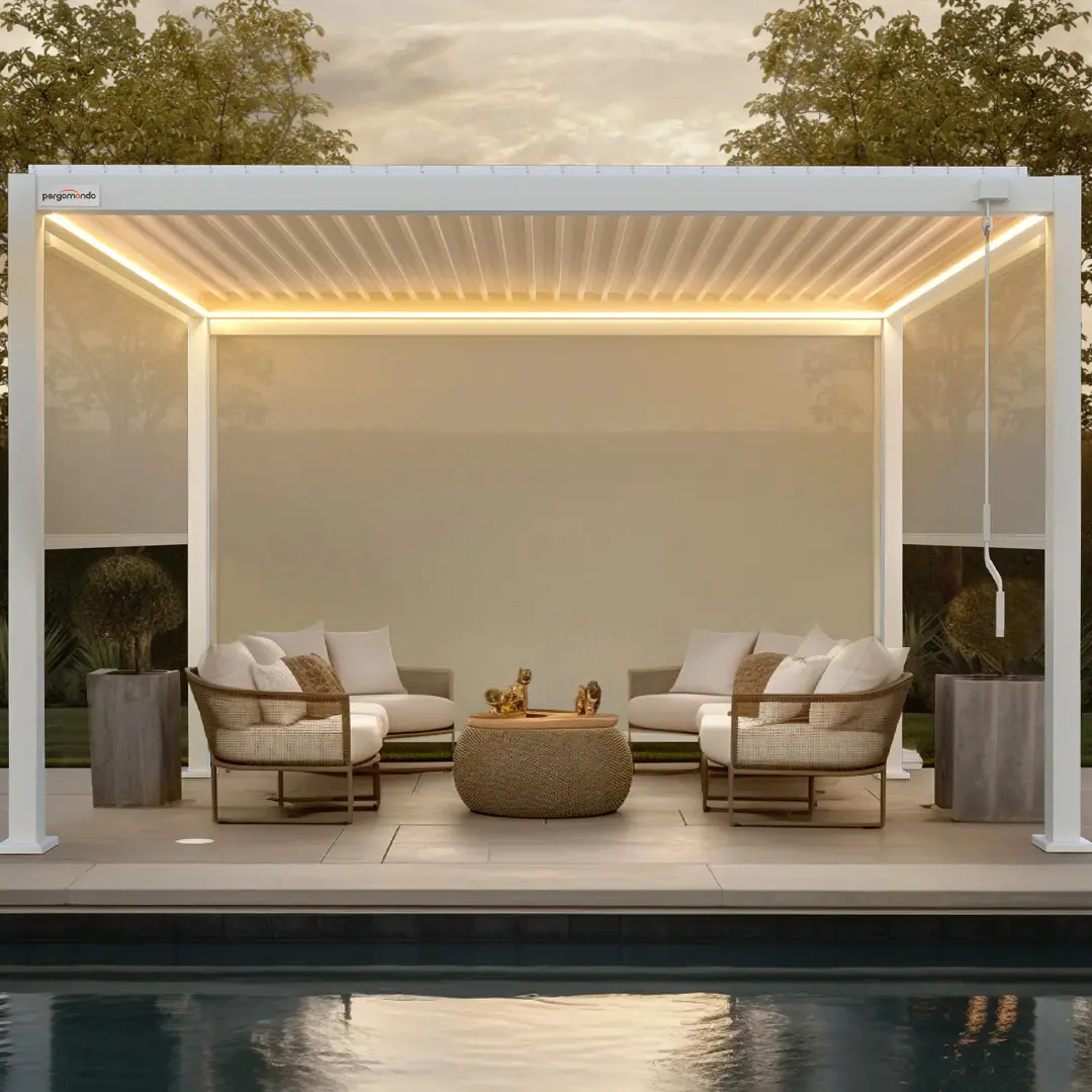 Weiße Pergola mit weißem Pergola-Screen