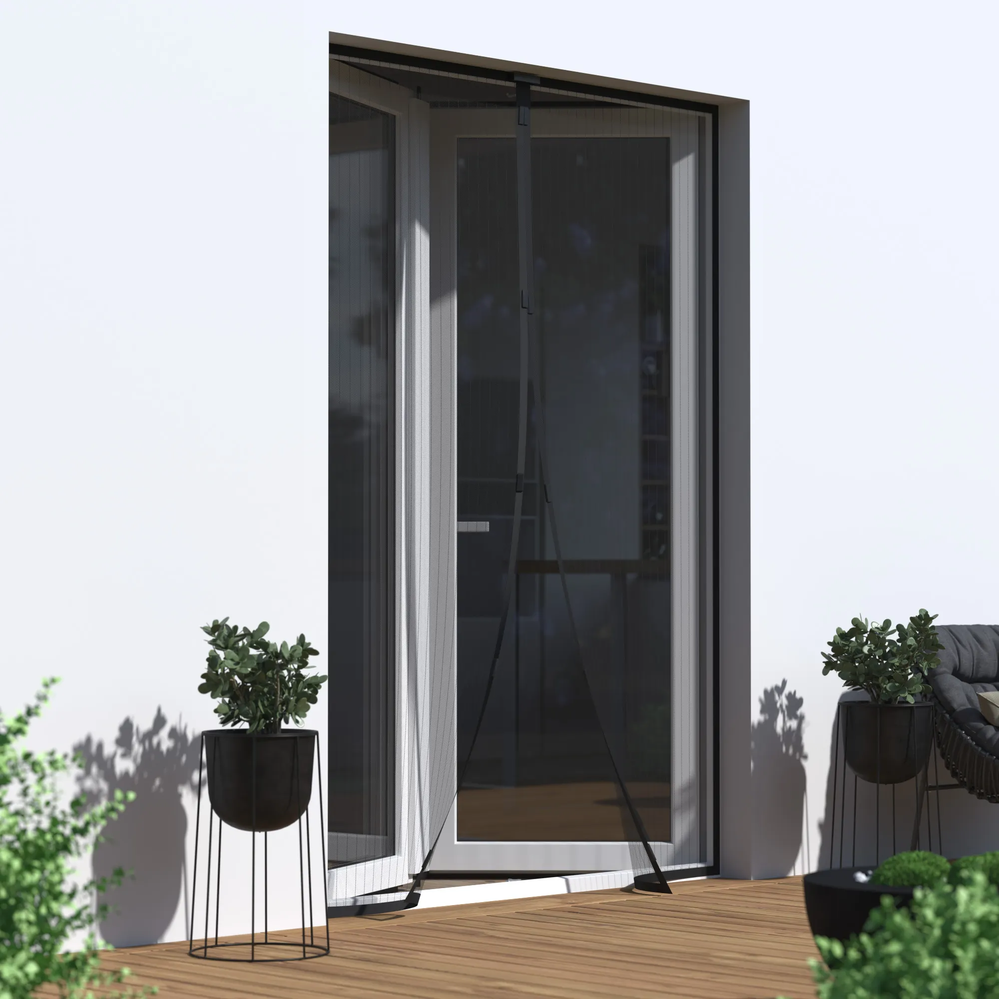 Tenda a rete magnetica su un'apertura di porta, per tenere lontani gli insetti