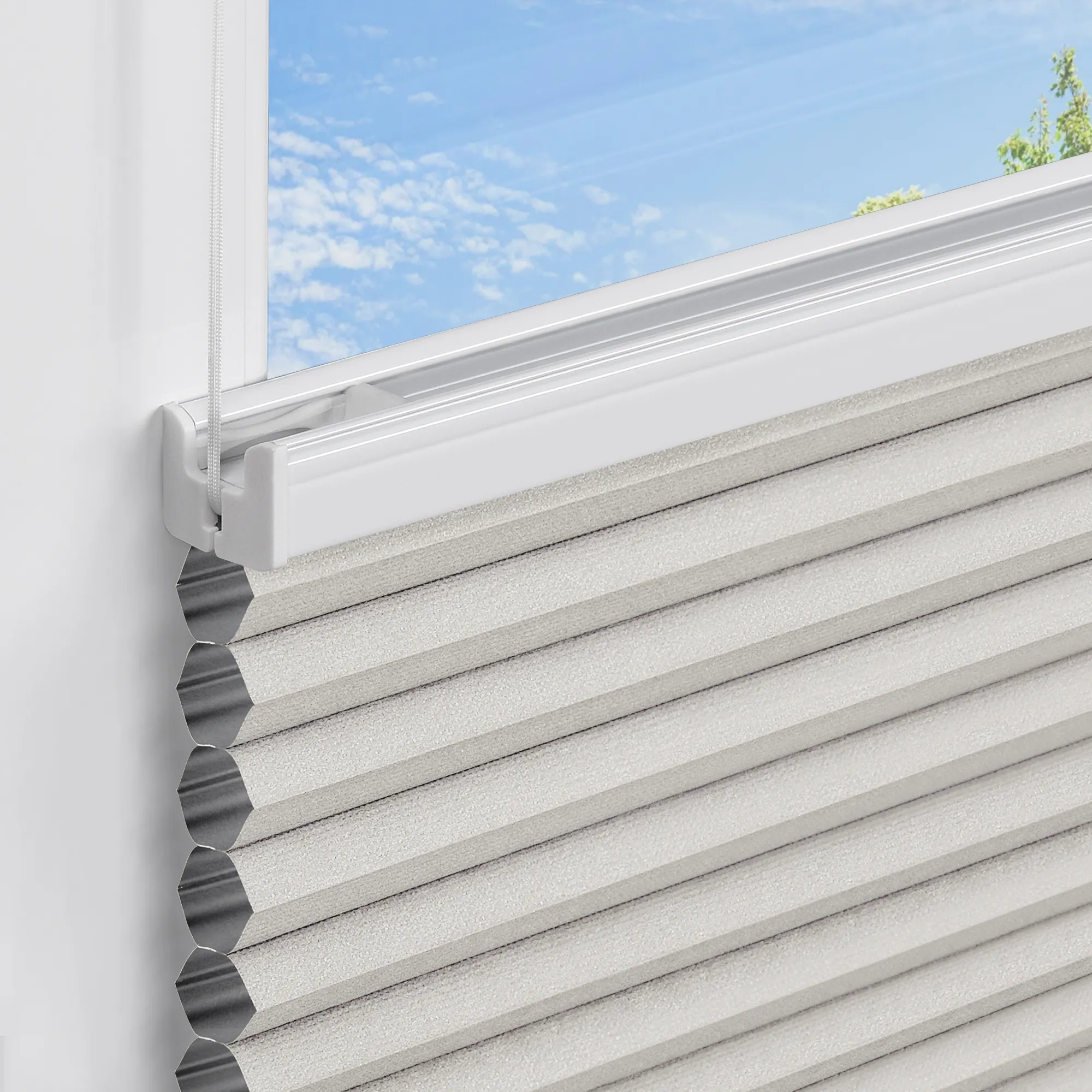 Plissé a nido d'ape a una finestra per la regolazione della luce e la privacy