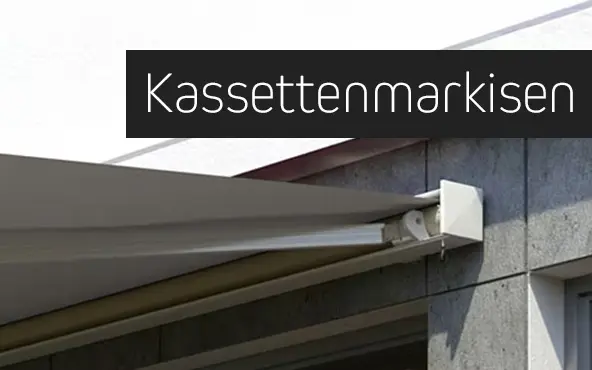 Kassettenmarkise an einer Hauswand montiert, teilweise ausgefahren