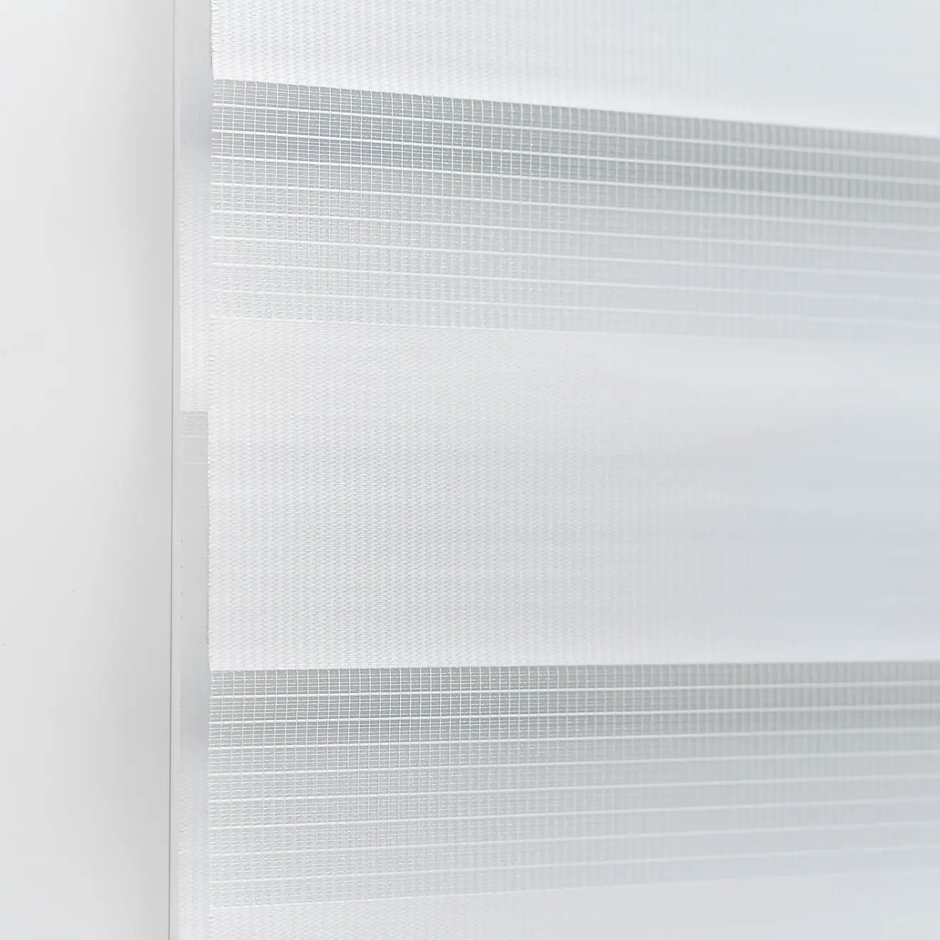 Klemmfix Doppelrollo mit abwechselnden transparenten und blickdichten Streifen, einfache Montage