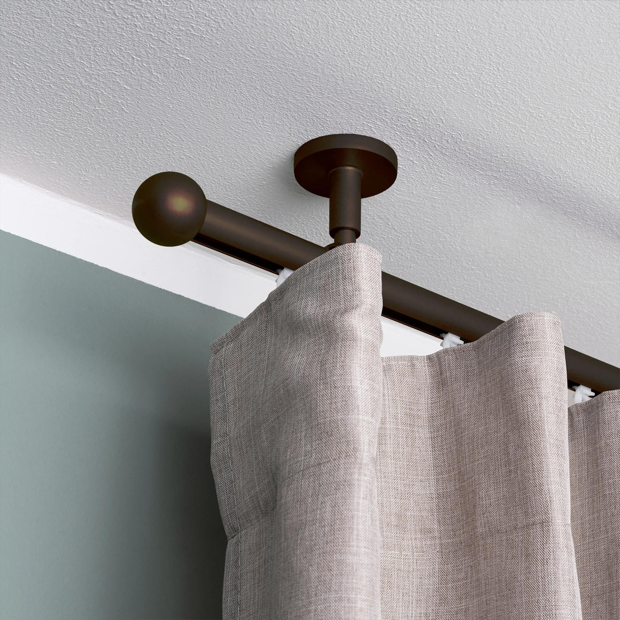 Estremità per bastone per tende con design sferico, montata al soffitto