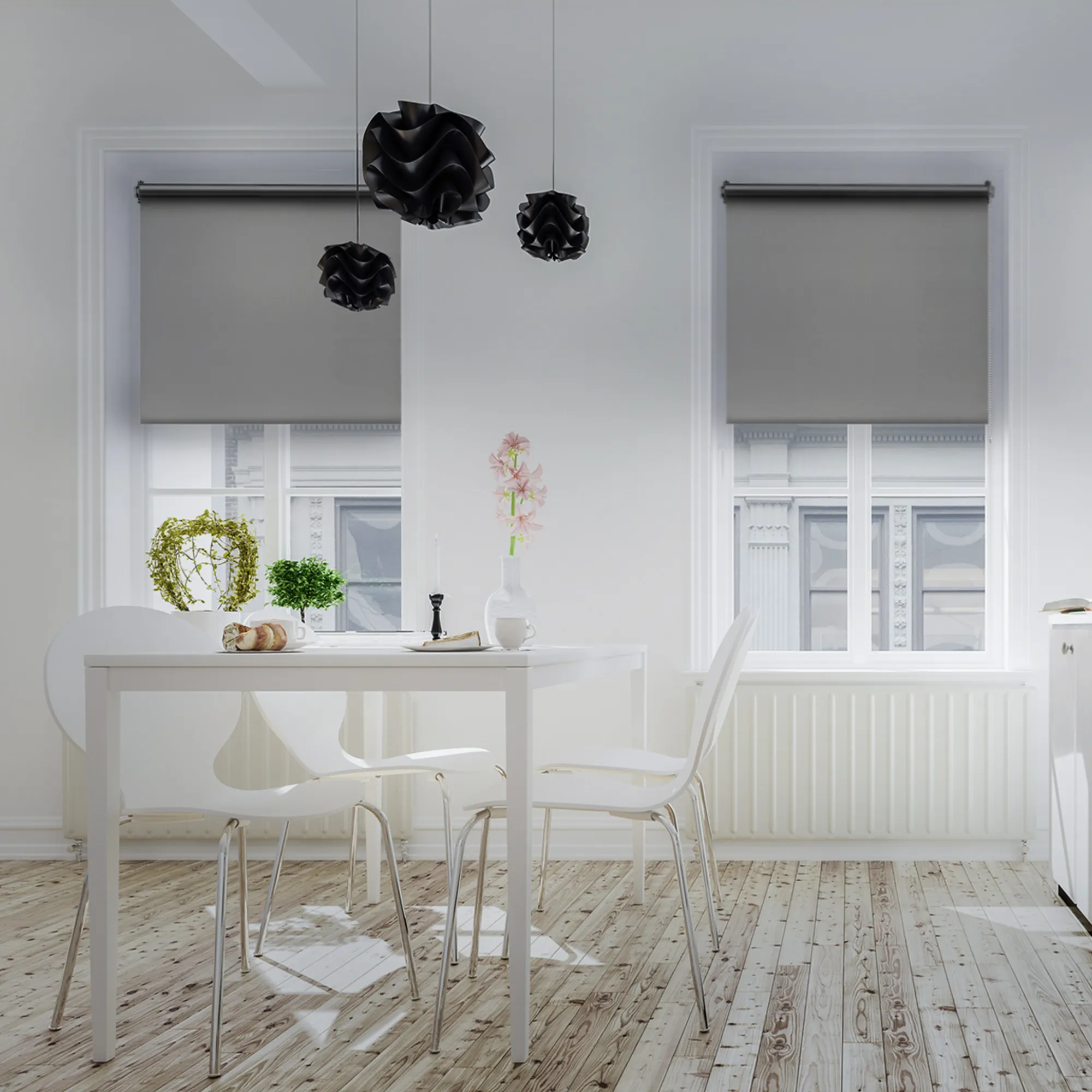 Cucina con tende oscuranti alle finestre, tavolo da pranzo e sedie, arredamento moderno