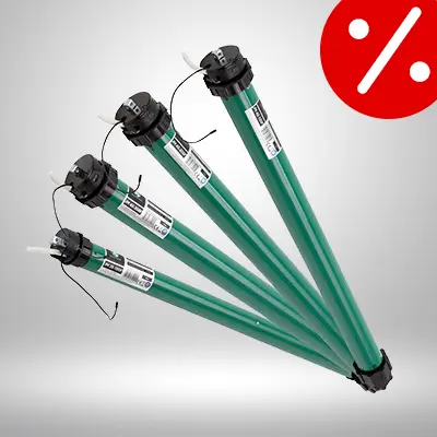 4 Rollladenmotoren auf grauem Hintergrund.