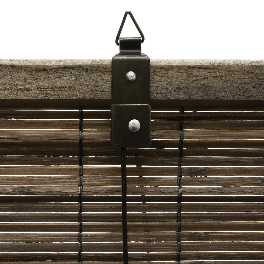 Rullo in bambù con supporto in metallo e corda per il fissaggio e l'uso