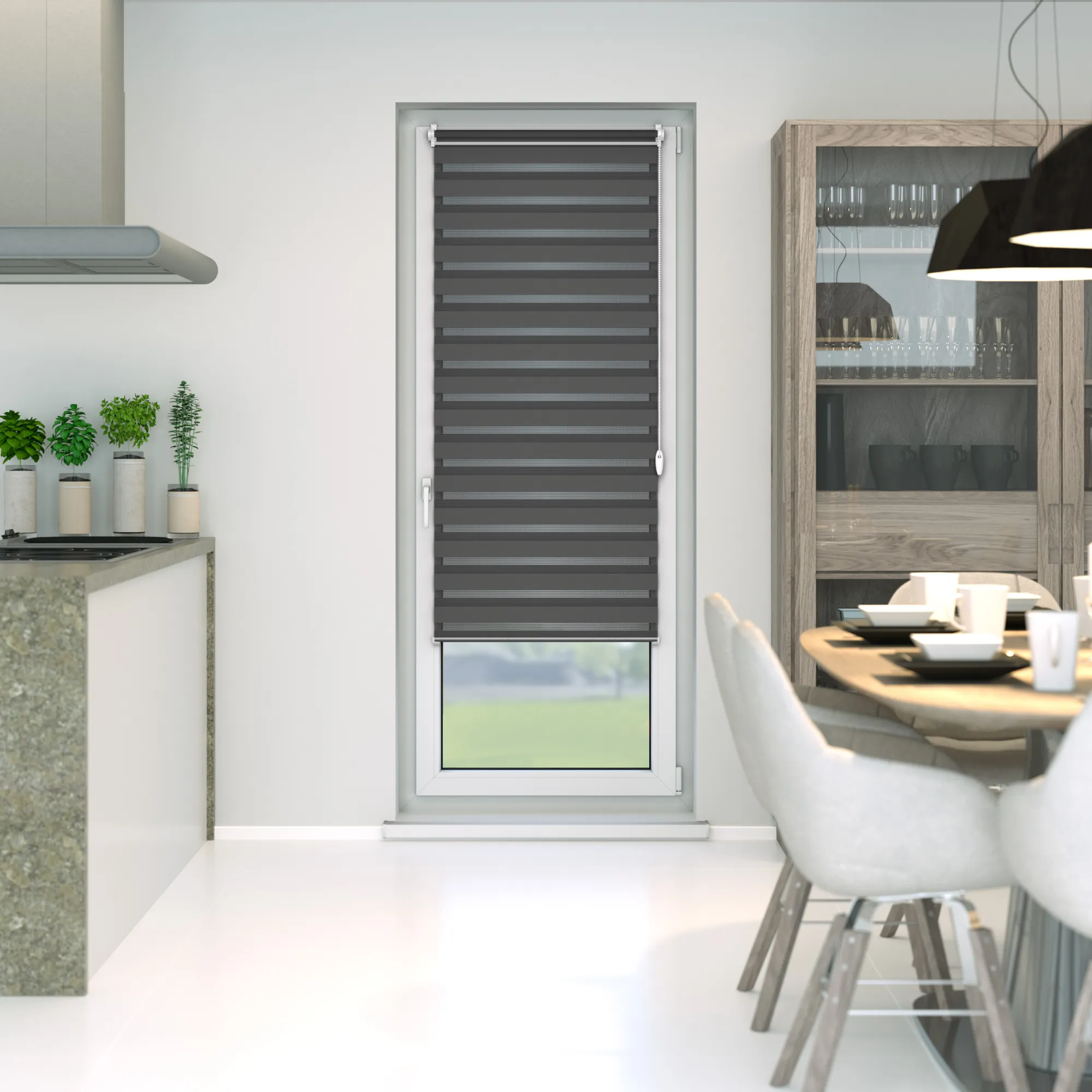 Finestra con tenda a rullo Zevra, semitrasparente, in un ambiente di sala da pranzo moderno