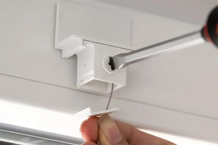 Befestigungs-Set für EasyFix Plissees, Klebehalter wird mit Schraubendreher montiert