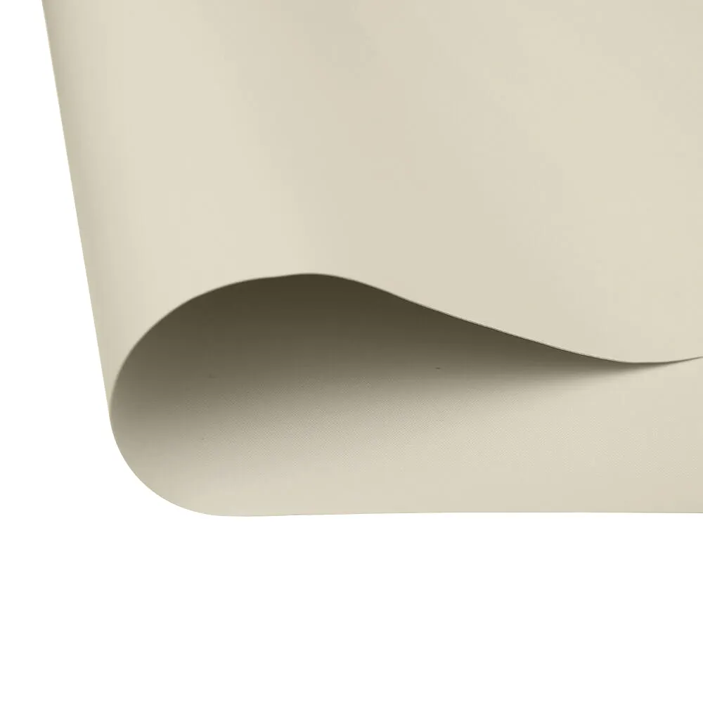 Tenda oscurante con superficie liscia e leggero movimento nel materiale