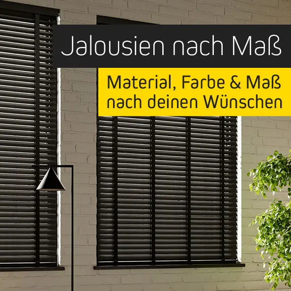 Jalousien vor einem Fenster, anpassbar in Material und Größe