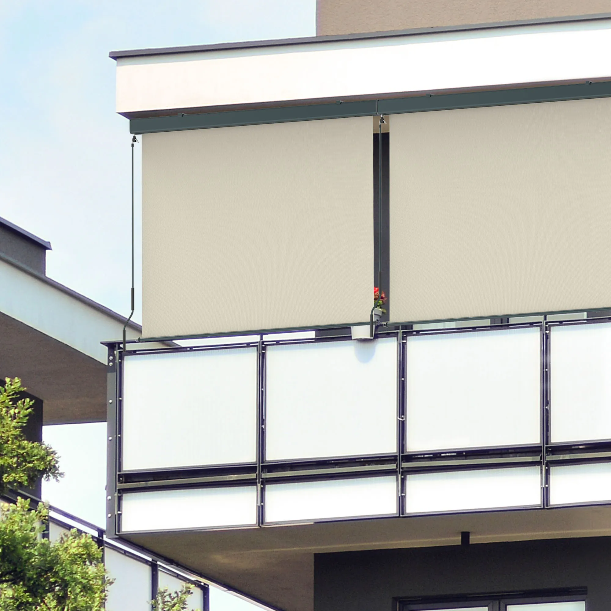 Balcone con tenda esterna e cassonetto, tenda verticale con meccanismo a manovella