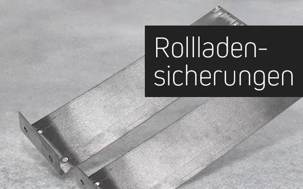 Zwei Metallstreifen als Rolladensicherungen auf grauem Hintergrund
