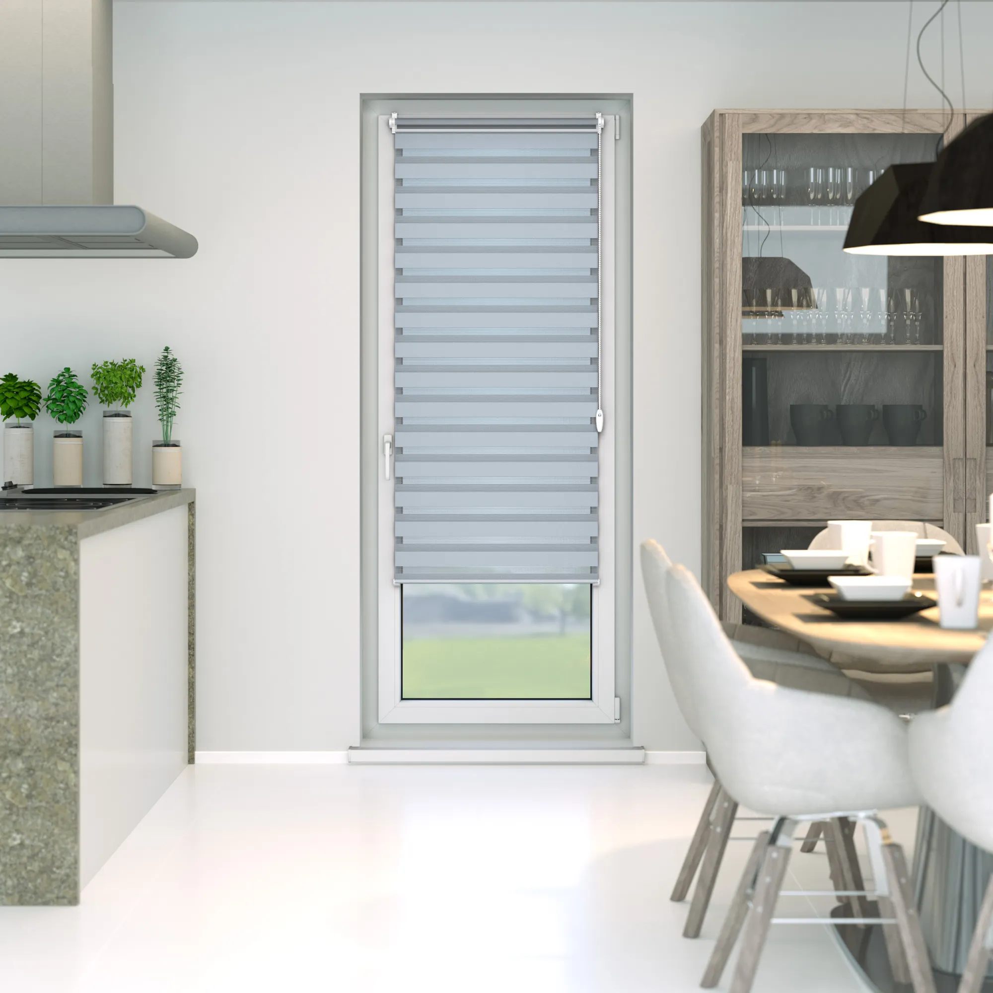 Finestra con tenda a rullo Zevra, semitrasparente, in un ambiente di sala da pranzo moderno