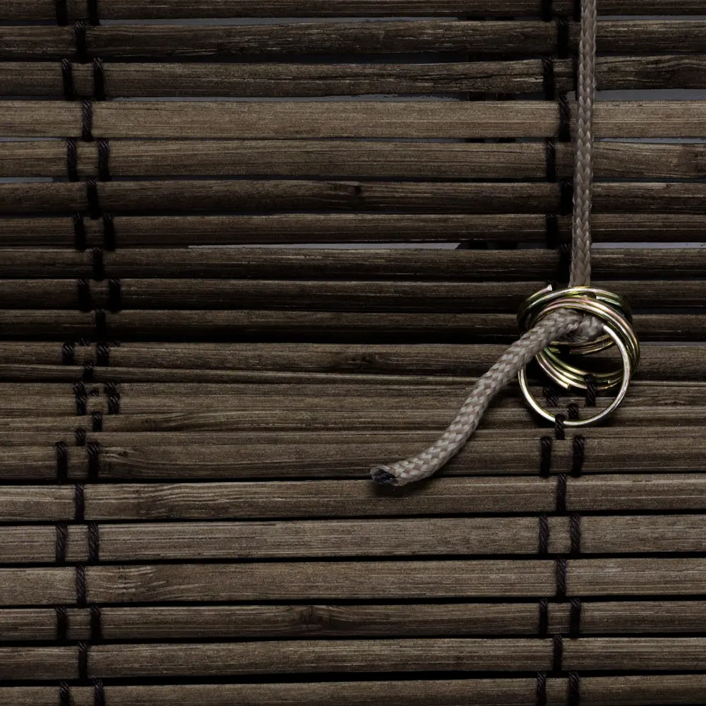 Rullo in bambù con meccanismo a corda per regolare l'altezza