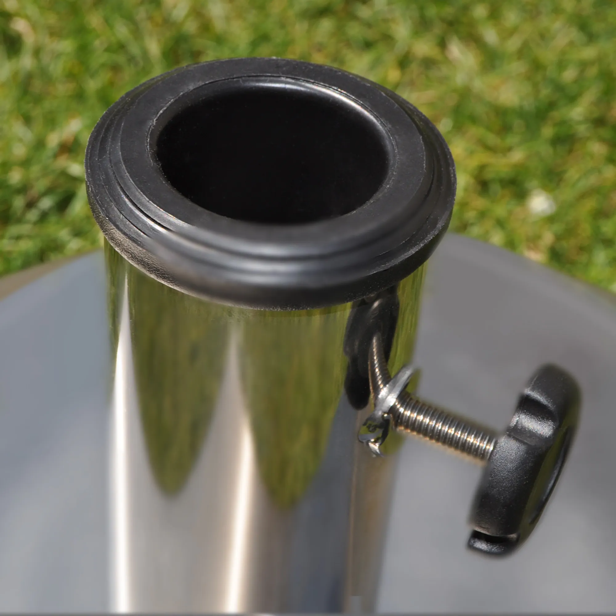 Supporto per ombrellone in acciaio inox con meccanismo a vite