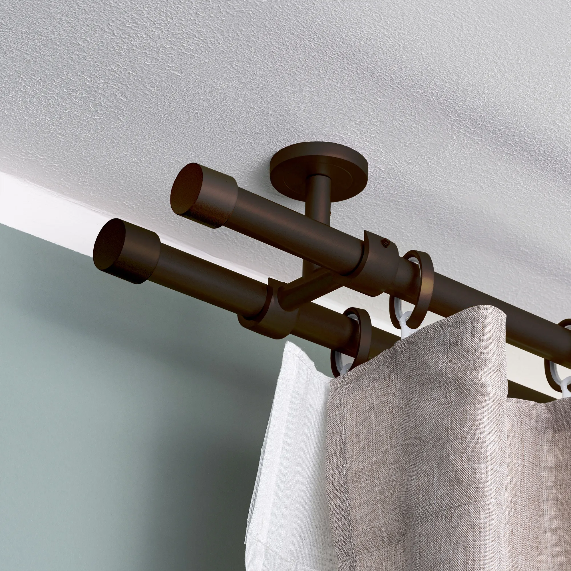 Asta per tende doppia con supporti e anelli, montata a soffitto, con tenda
