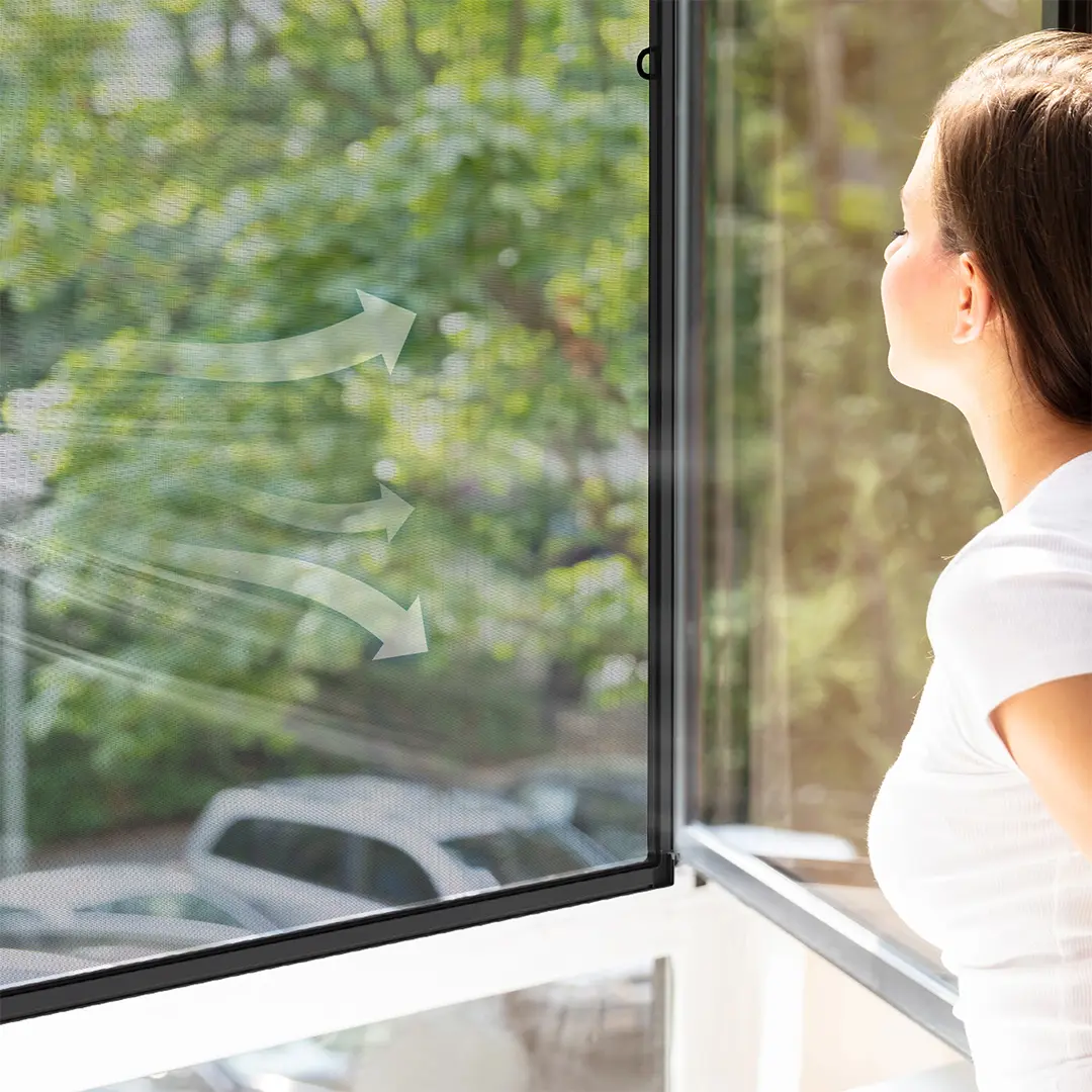 Frische Luft strömt durch offenes Fenster