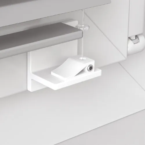 Sicurezza pendolare per tende a rullo con lamelle da 16 e 25 mm, montata su un supporto a parete