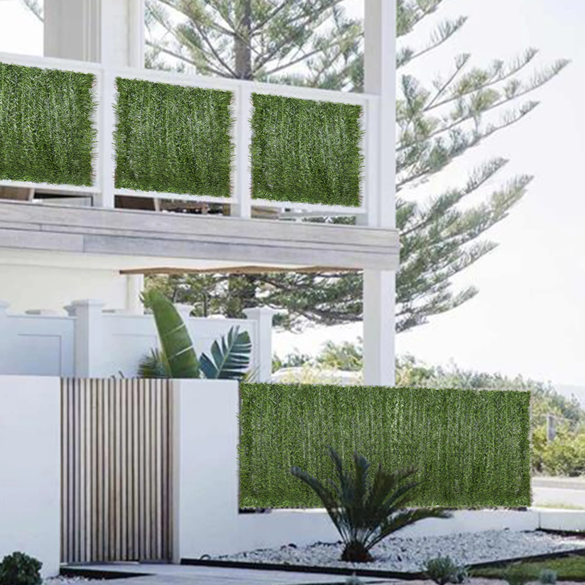 Siepe artificiale come brise-vue montata su balcone e recinzione del giardino