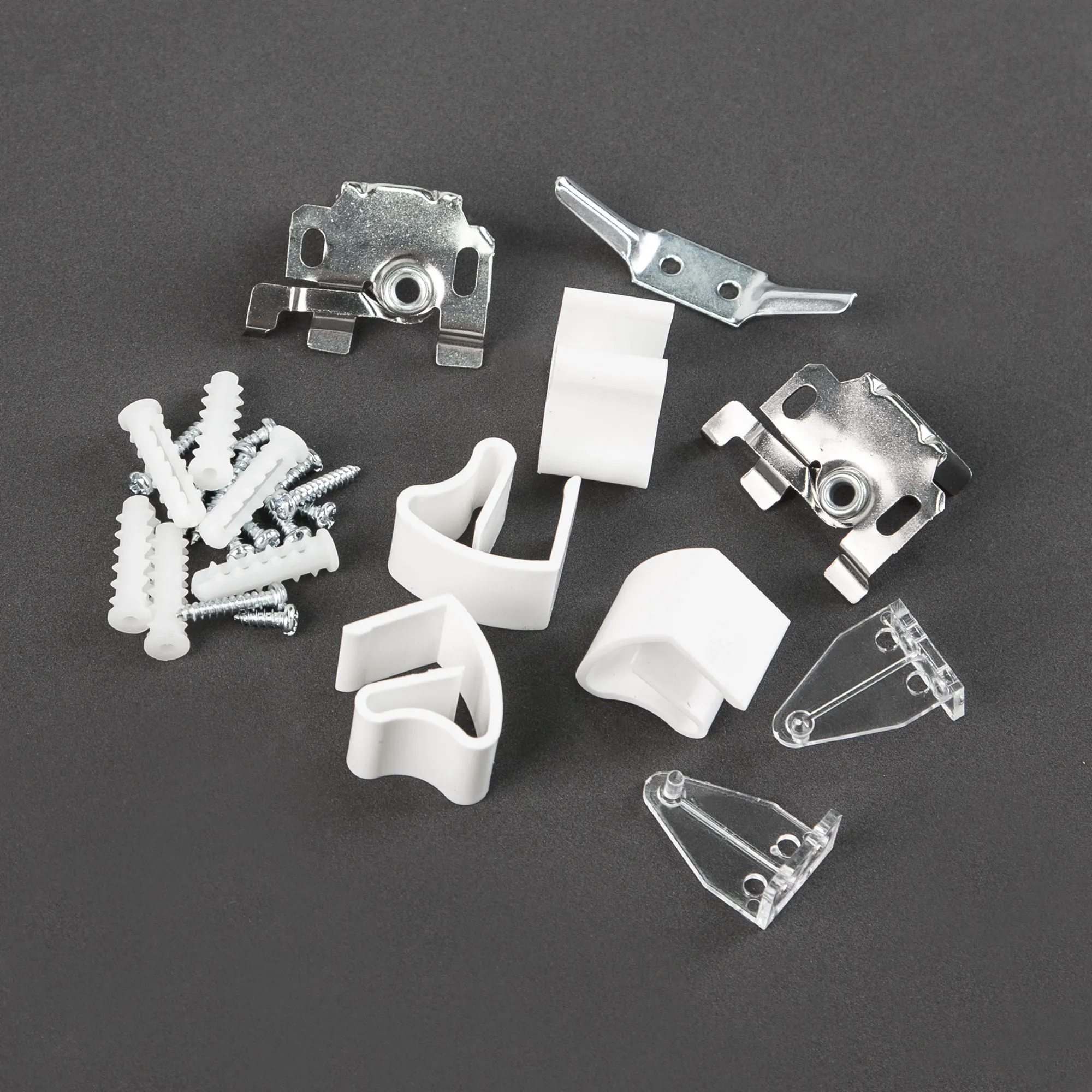 Kit di montaggio per persiana in alluminio con supporti, viti e tasselli