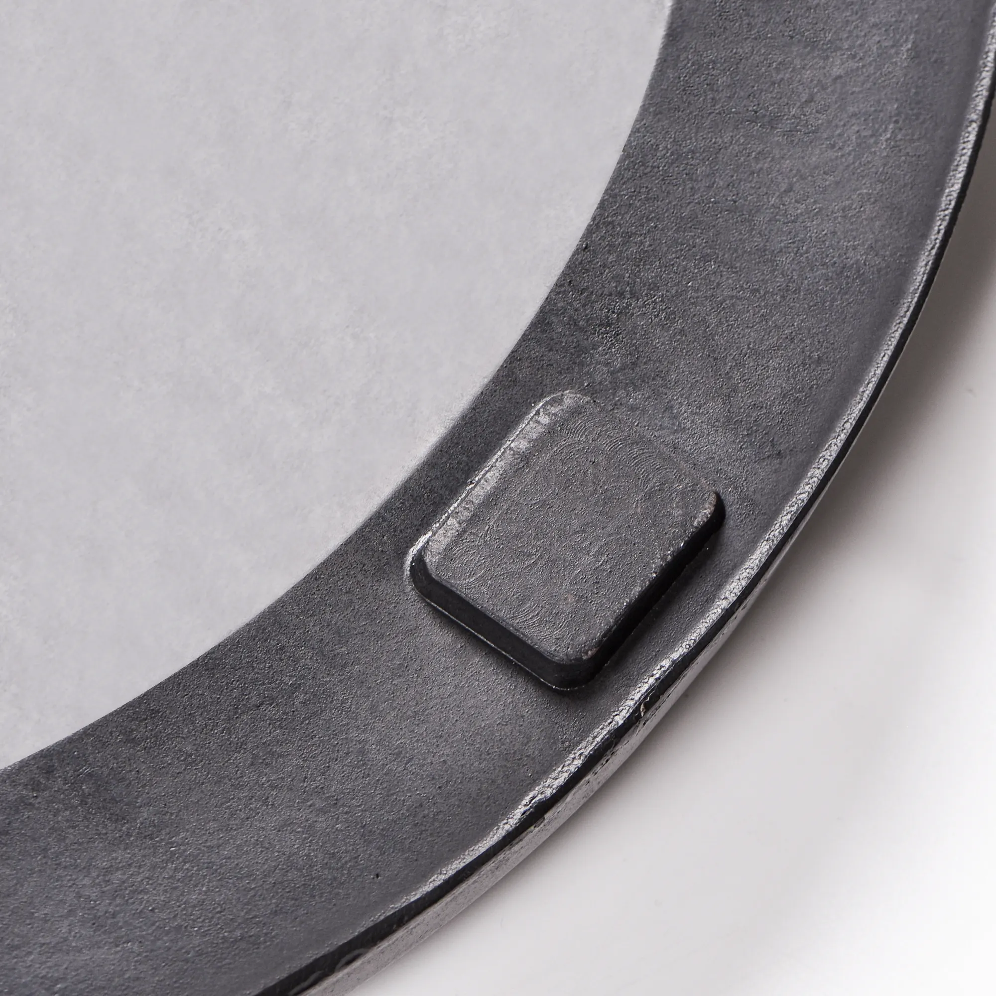 Base per ombrelloni semicurvi con design stabile e funzionale