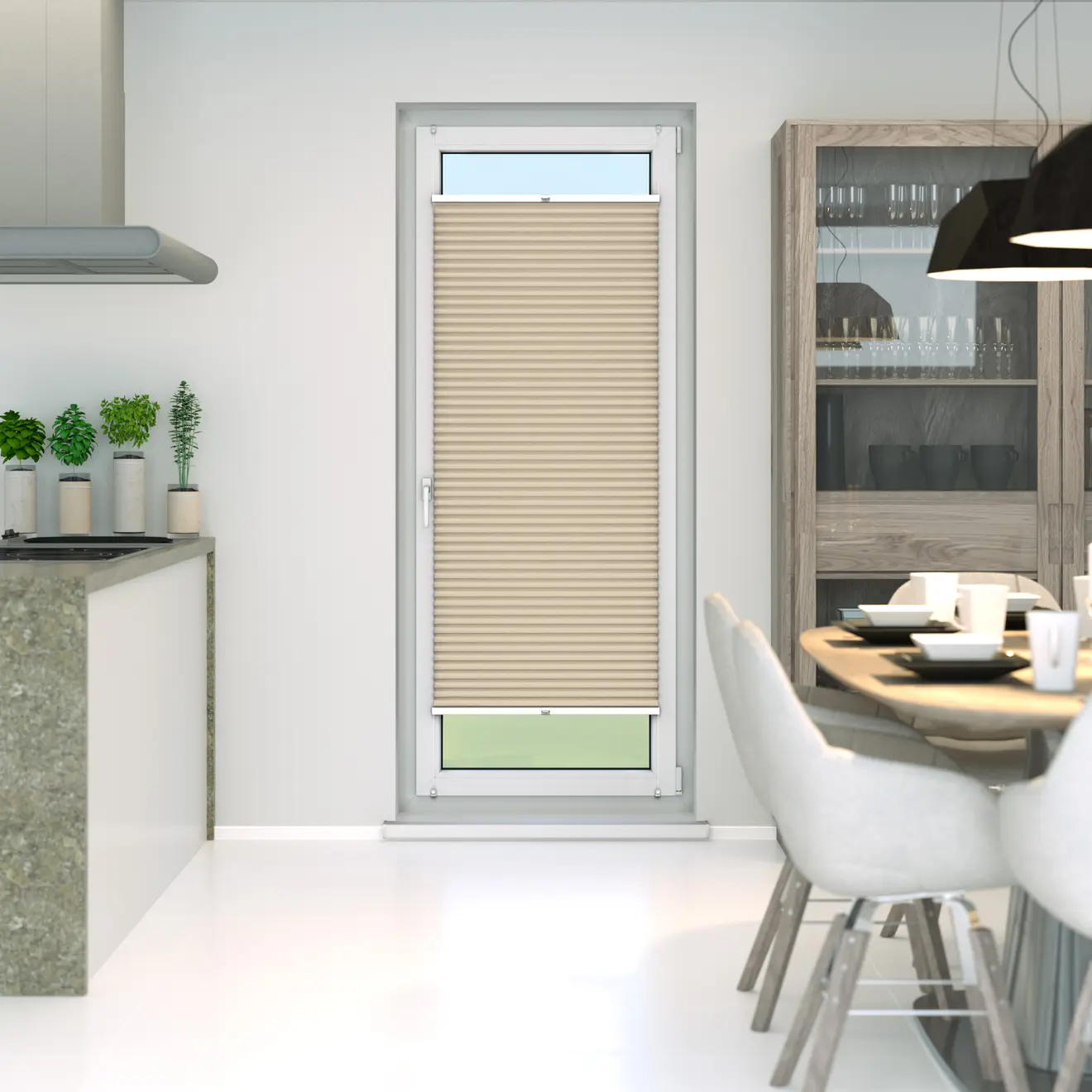 Wabenplissee in beige an Terassentür im Esszimmer