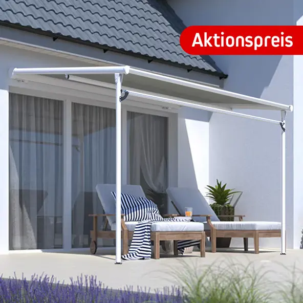 Überdachte Terrasse mit Markise und Gartenmöbeln, Aktionspreis angezeigt