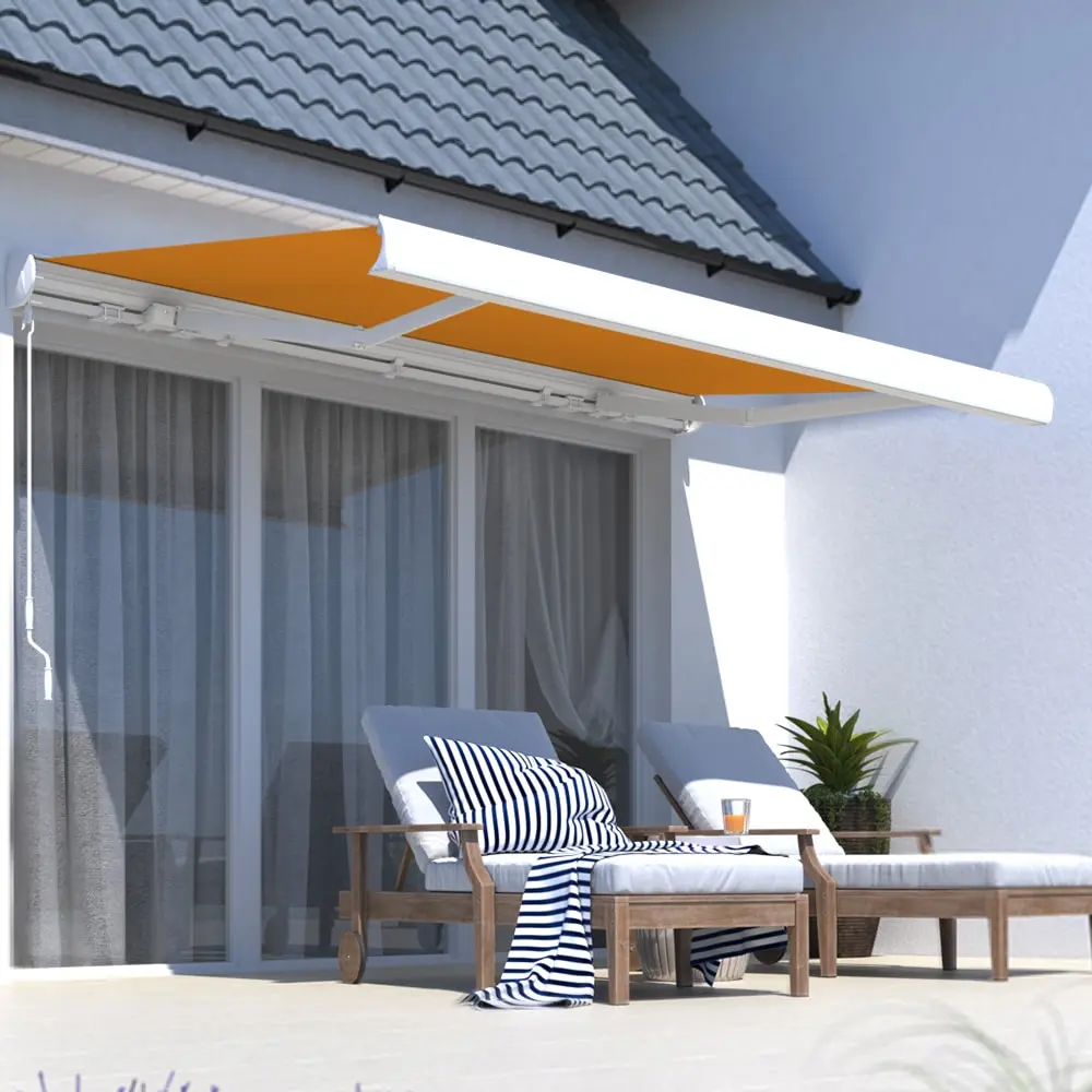 Wandhalterung für Kassettenmarkise Aedis 2000 an Hauswand montiert