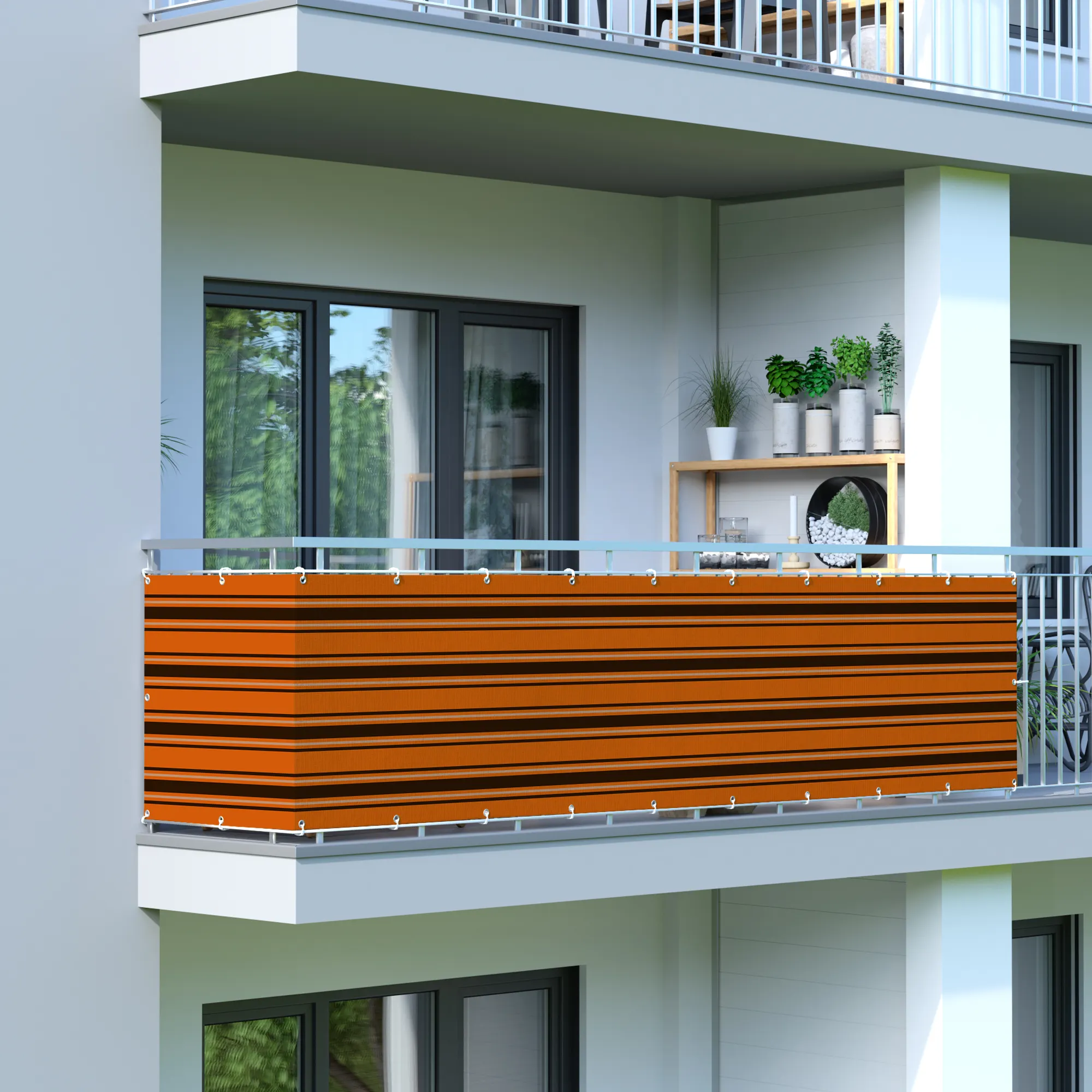 Rivestimento per balcone in HDPE, montato su un parapetto, offre privacy e traspirabilità