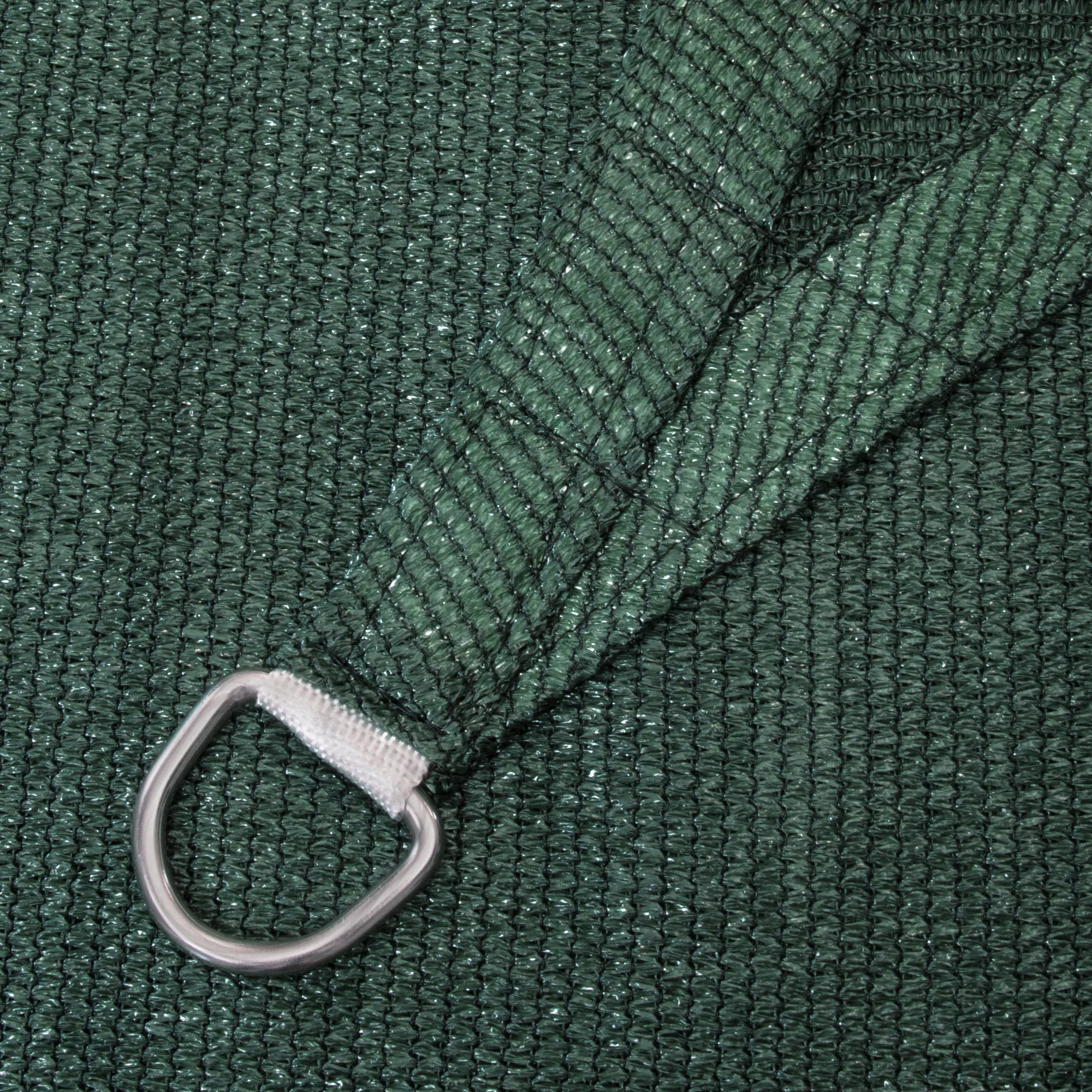 Tenda da sole con anello metallico per fissaggio in materiale traspirante