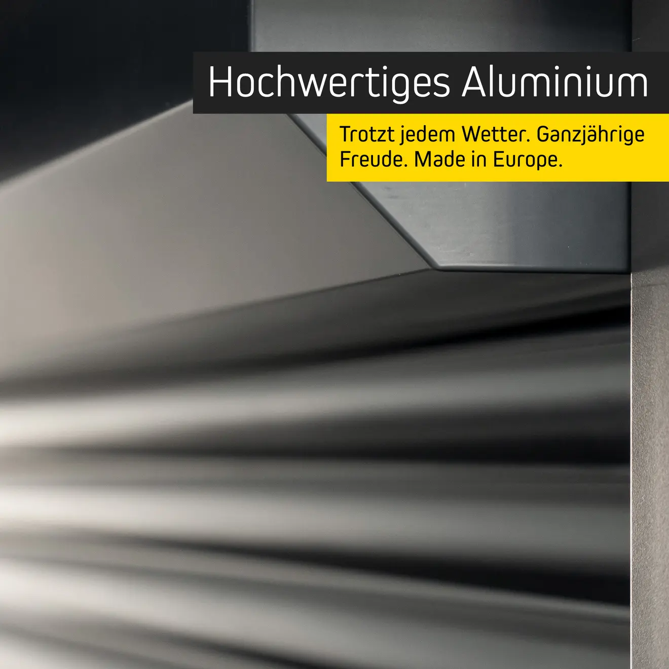 Rollladen für Pergola mit Lamellendach, Detailansicht der Lamellenstruktur aus Aluminium