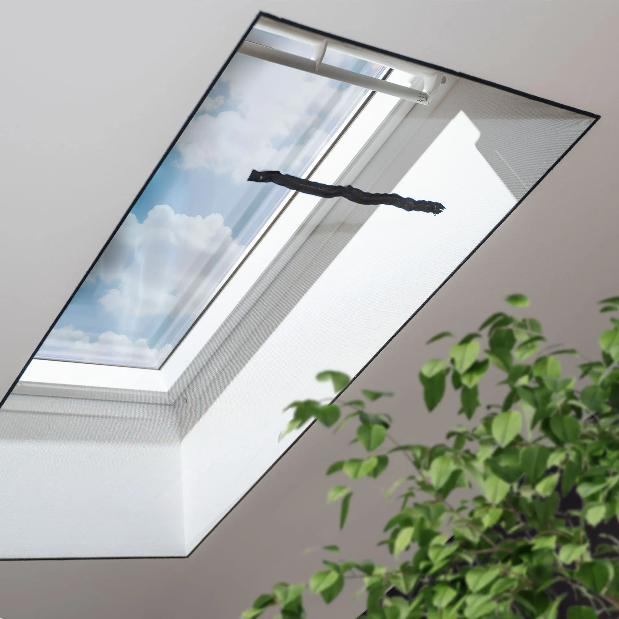 Moskitiera do okna dachowego | 130 x 150 cm, czarny