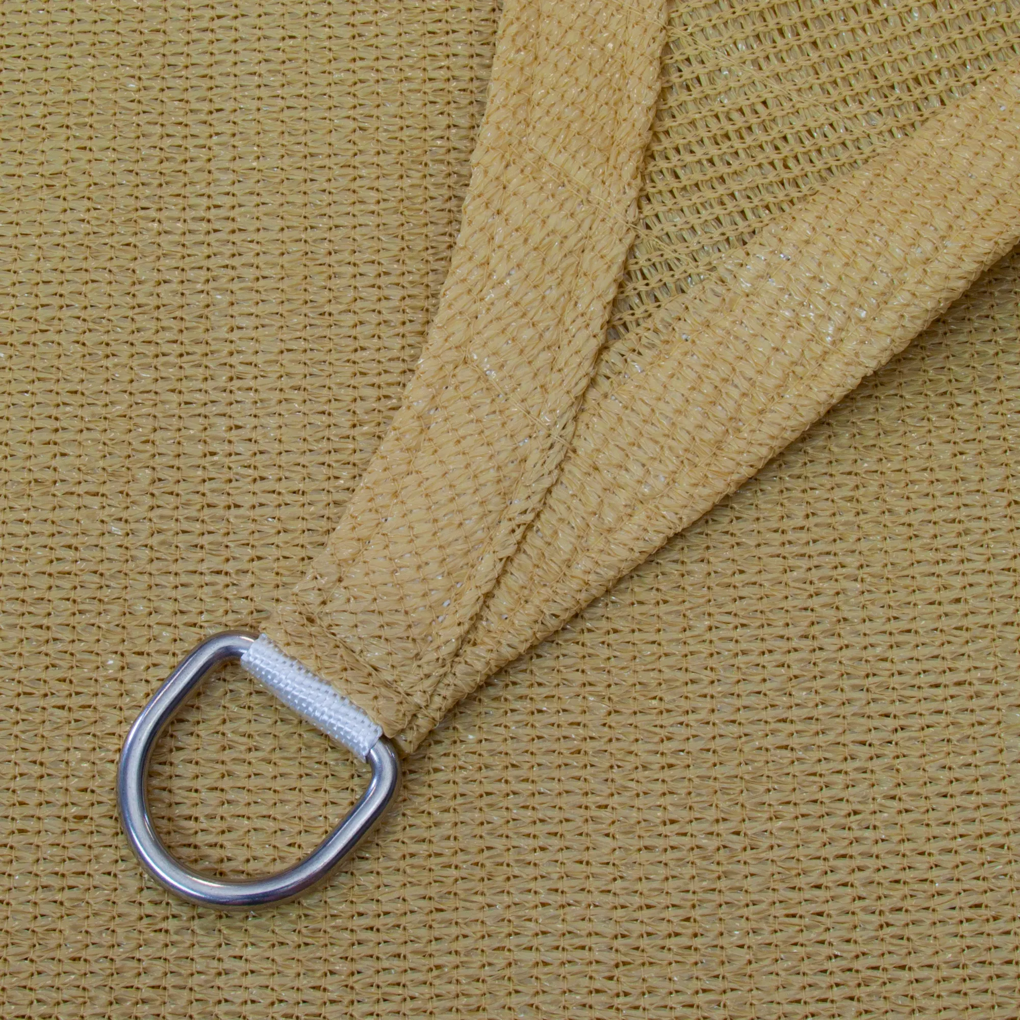 Tenda da sole con anello metallico per fissaggio in materiale traspirante