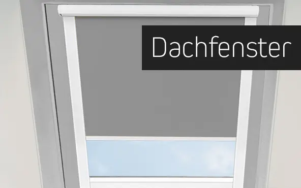 Rollos für Dachfenster, teilweise geöffnet, zeigen blauen Himmel