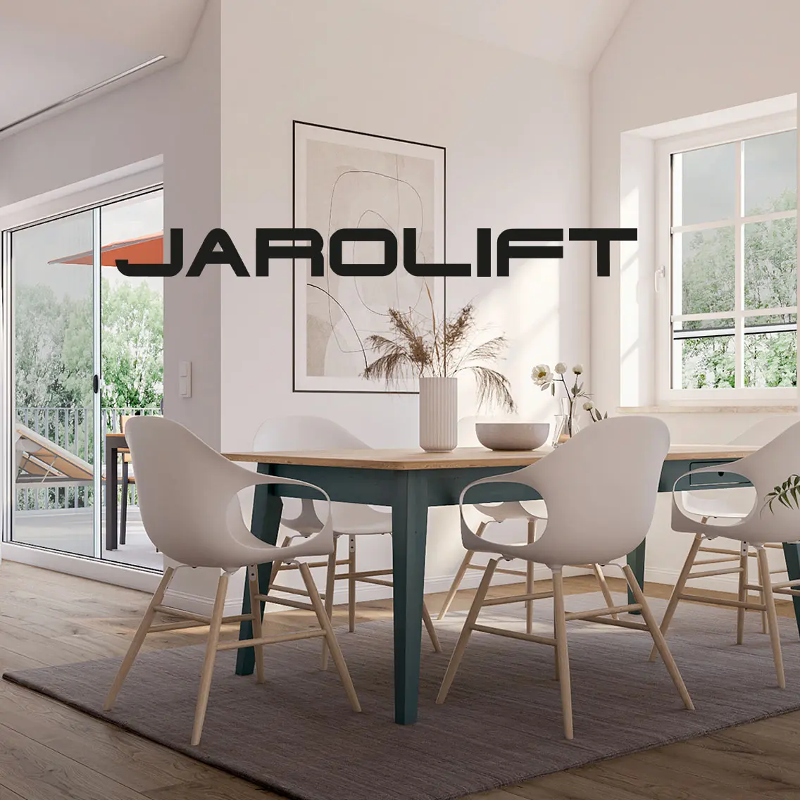 Essbereich mit Tisch, Stühlen und Dekoration, Fenster im Hintergrund, Jarolift-Logo sichtbar