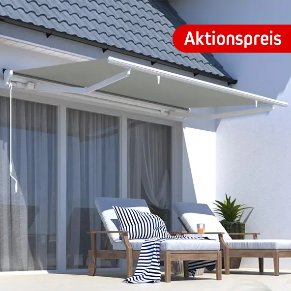 Markise über Terrasse mit Möbeln, Aktionspreis-Hinweis in der Ecke