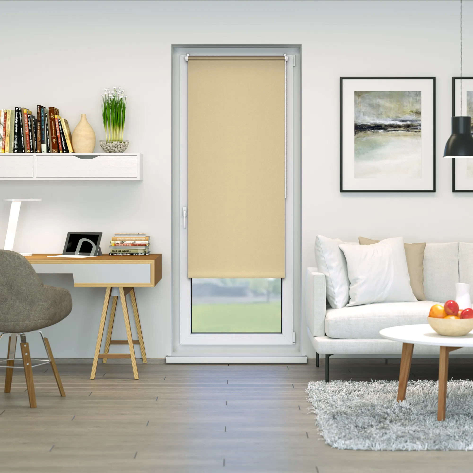 Tenda oscurante a finestra in un soggiorno moderno con divano, tavolo e scrivania