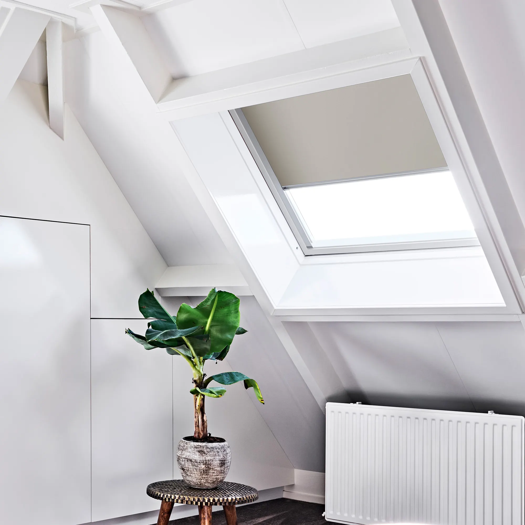 Dachfensterrollo nach Maß | Schraub-Montage