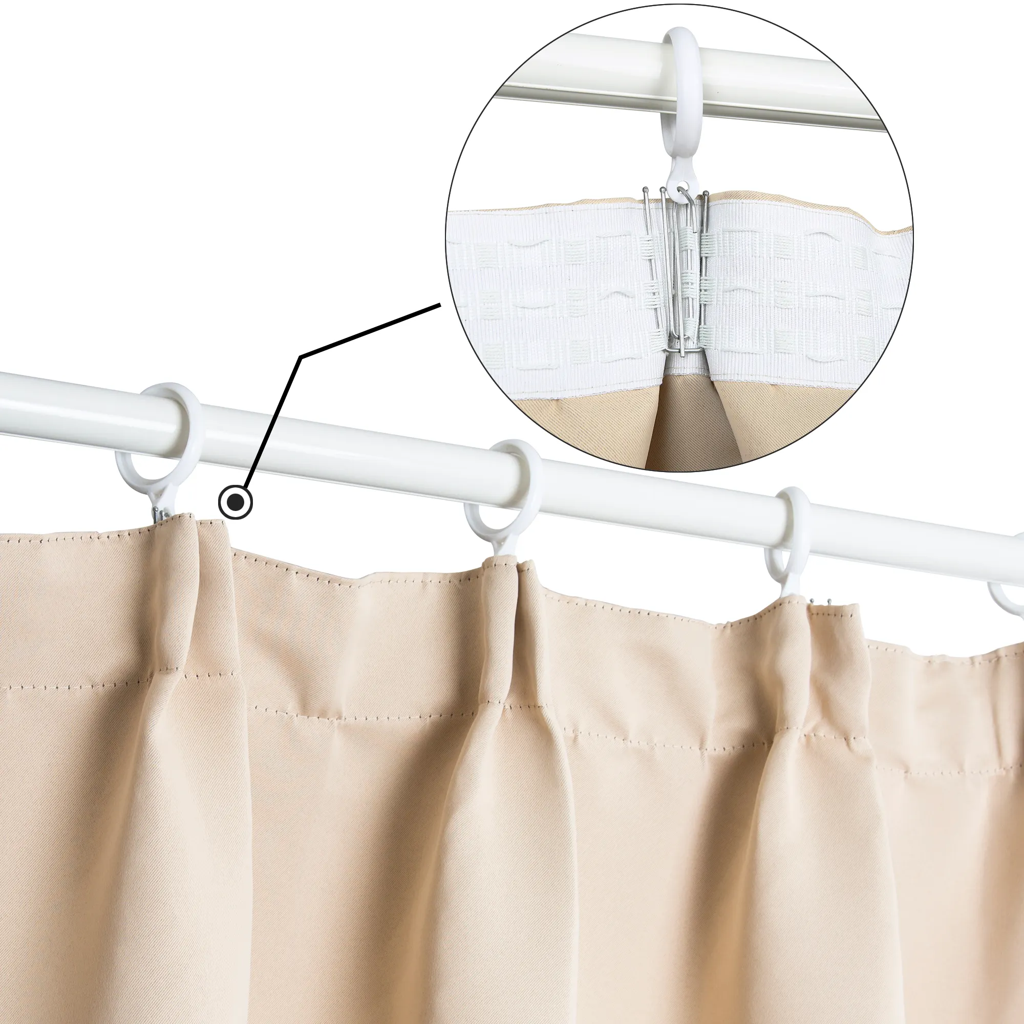 Tenda con nastro arricciato su barra, vista dettagliata del supporto con anelli e ganci