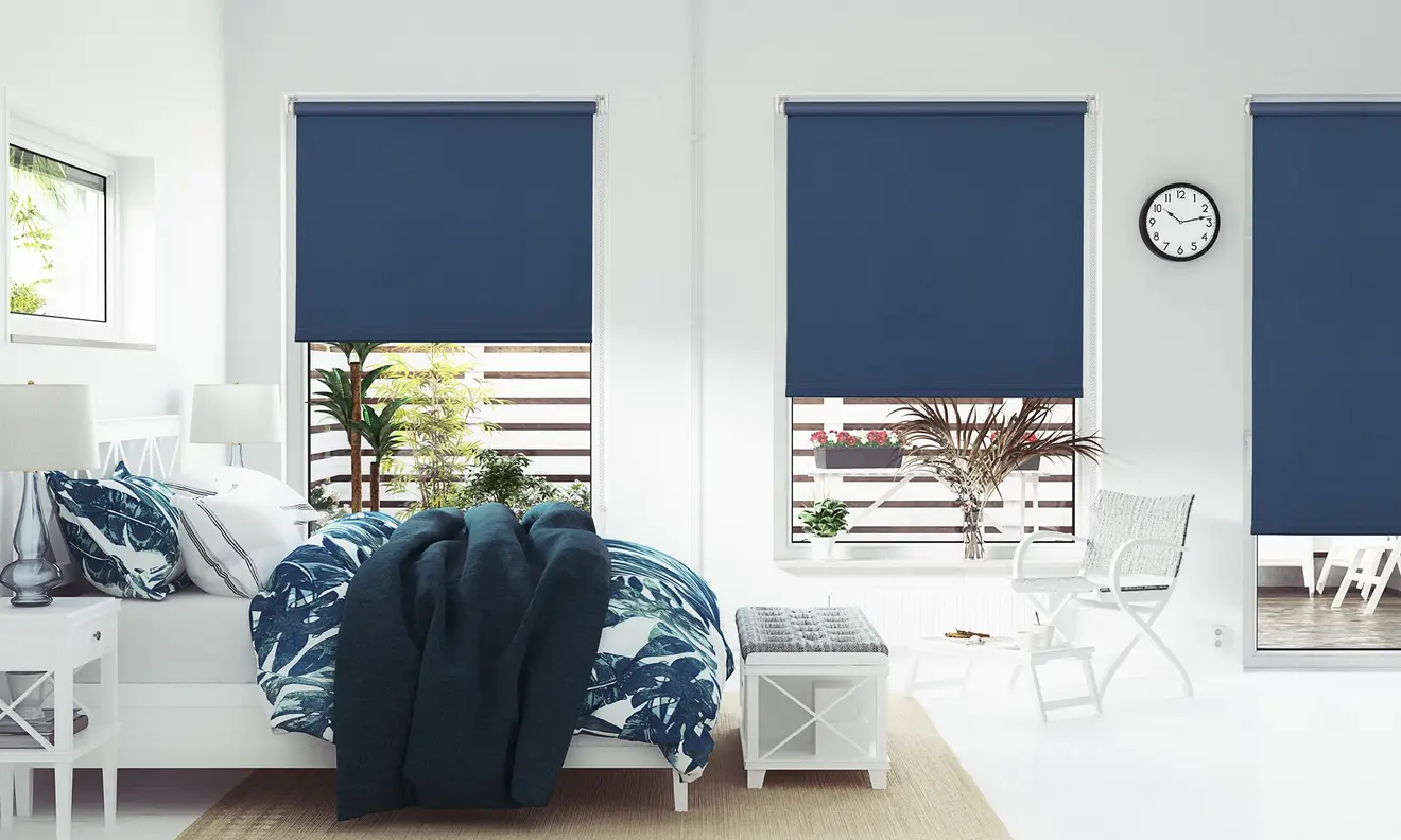 Ersatzteil Set für VICTORIA M Klemmfix Rollos, zeigt Rollos in modernem Raumumfeld