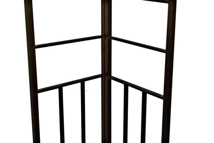 Eckablagefach für Pavillon mit Metallrahmen und mehreren Streben