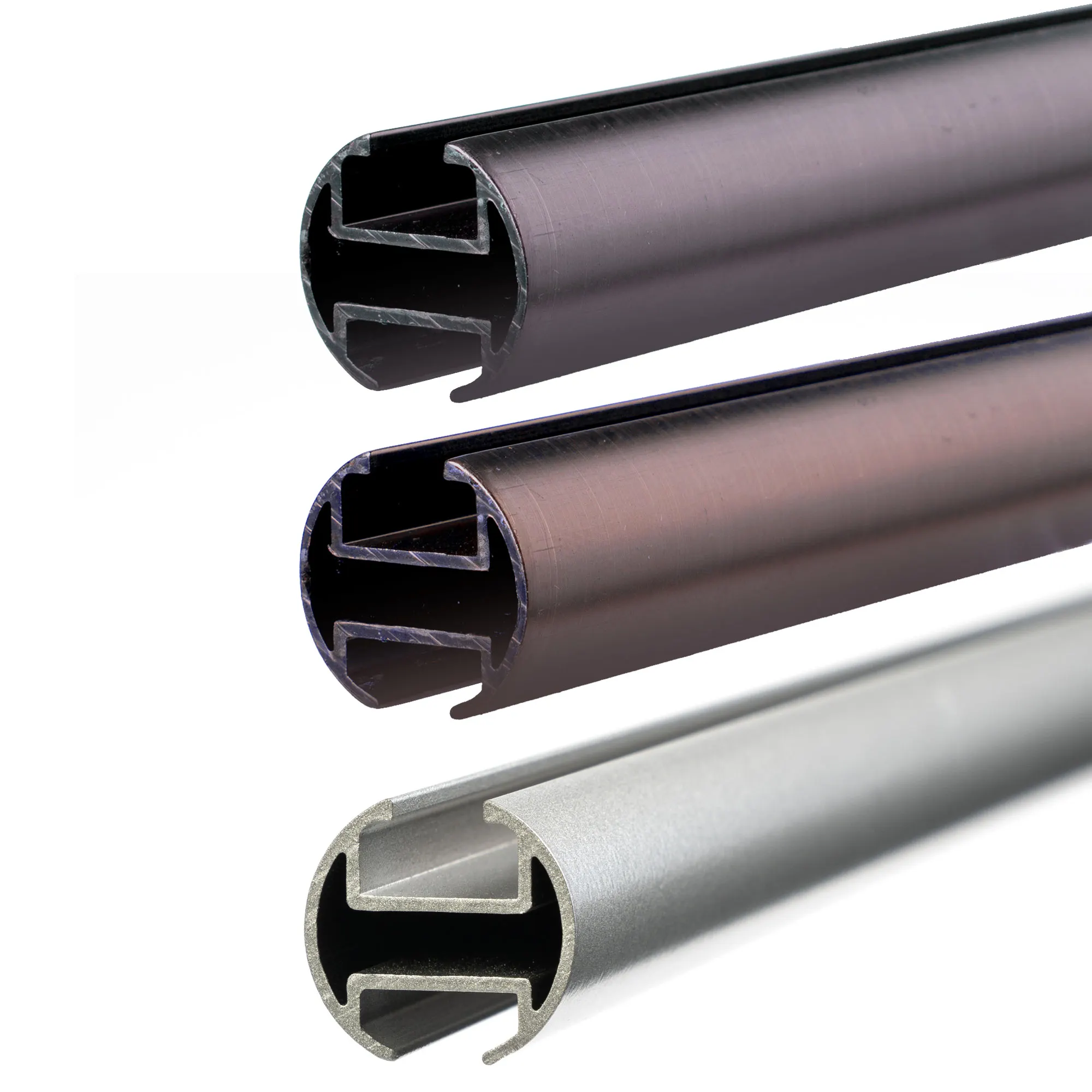 Primo piano di un'asta per tende con corsia interna, superficie liscia