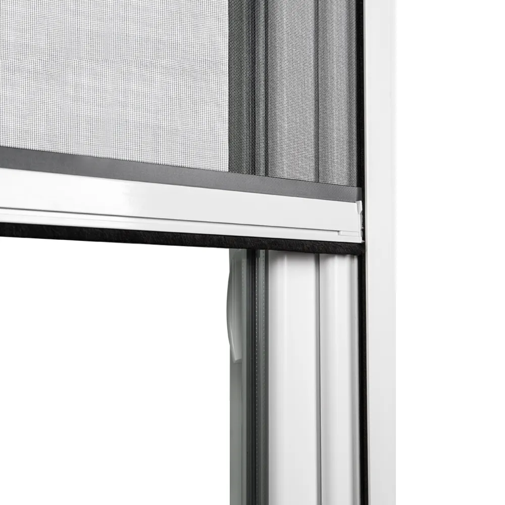 Finestra con zanzariera integrata e struttura del telaio